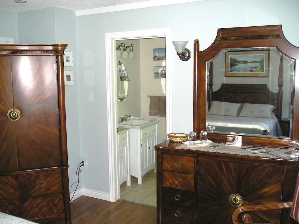 Victoria Harbour Tucked Inn The Harbour B&B חדר תמונה